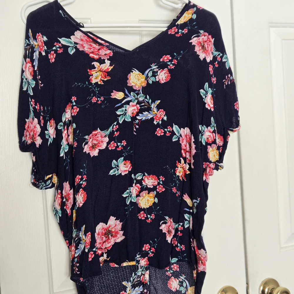 Kaileigh Navy Blue Floral Women's Blouse Size V Neck M